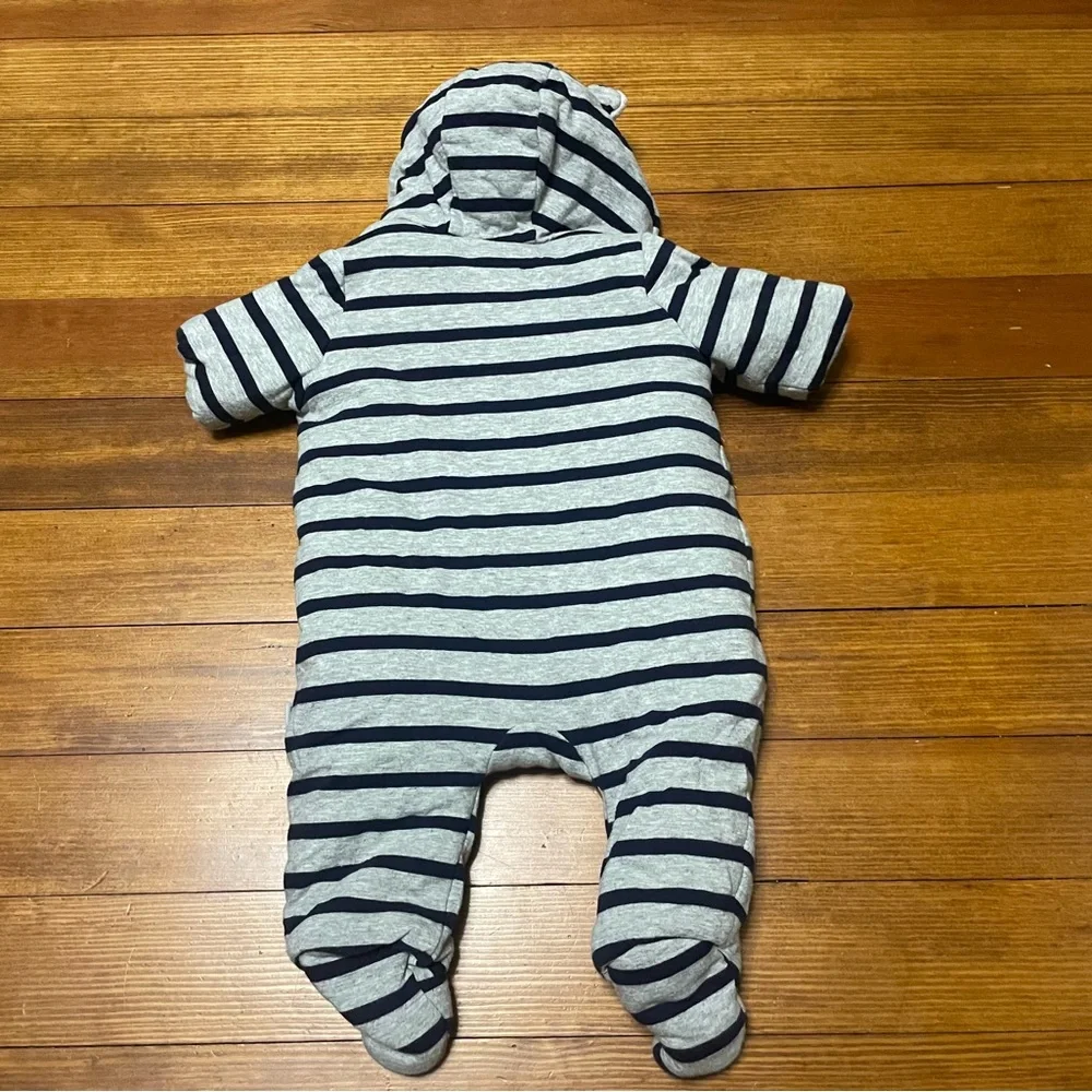 GAP Navy and Light Gray Striped Winter Bunting Bear Snowsuit Size 0-3 Months